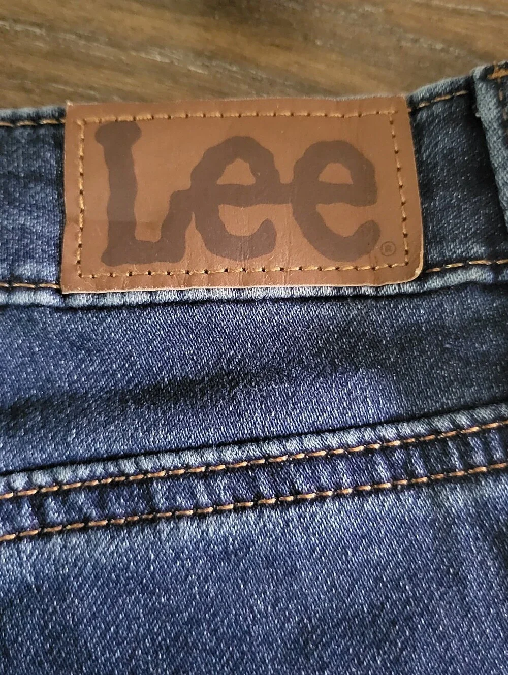 Lee - Picture 5 of 6